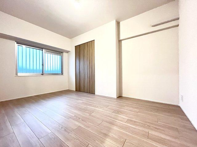 吹田芙蓉ハイツの洋室