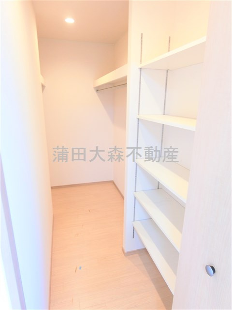 ジラソーレの収納|奥行きがある大型収納　ウォークインクローゼット