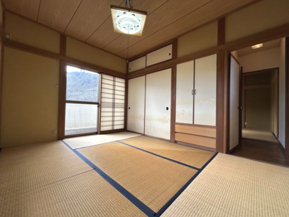 商談中　海を遠望する宇佐美みのりの村2LDKの和室|収納付きです