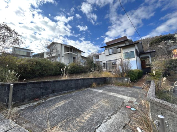 商談中　海を遠望する宇佐美みのりの村2LDKの駐車場|駐車1台分