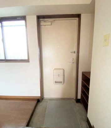 茨城県笠間市　1棟マンションの玄関