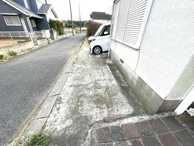 山武市埴谷664邸の駐車場