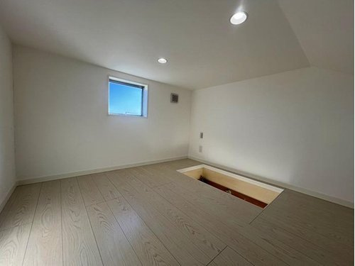 【GRAFARE　ZEH水準仕様】小平小川町２丁目の収納|アイデア次第で使い方が広がるロフト空間。多彩な用途で暮らしの幅が広がりますね。