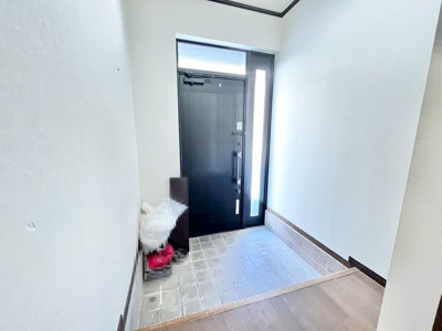 【玄関】 | 高倉台２丁　中古戸建 | 【玄関】ゆとりの玄関ですよ！シューズボックス置けば、散らかりがちな玄関も片付きますね！