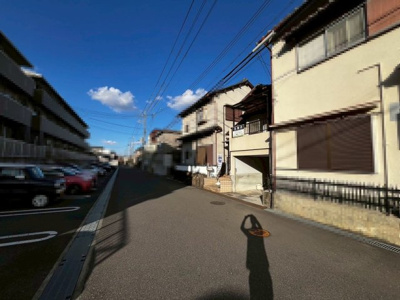 【前面道路含む現地写真】 | 高倉台２丁　中古戸建 | 【前面道路】前面道路約６ｍ！運転が苦手な方も安心ですね！