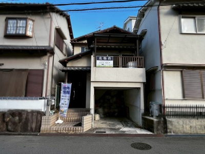 【駐車場】 | 高倉台２丁　中古戸建 | ビルトインガレージで愛車を雨風から愛車を守れます！