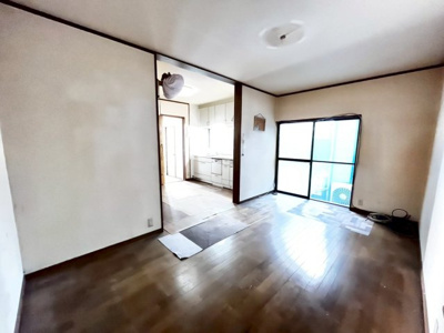 【洋室】 | 高倉台２丁　中古戸建 | 暮らしの中心となるリビングは、家族みんなが心地よく過ごせる癒しの空間ですよ！
