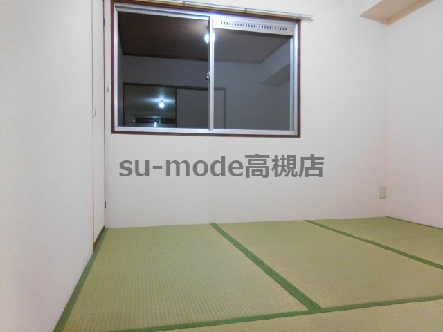 髙井ハイツC棟の駐車場