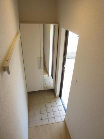 レ・セーナ沖洲Ａの玄関|明るい玄関です