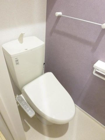 レ・セーナ沖洲Ａのトイレ|ゆったりとした空間のトイレです