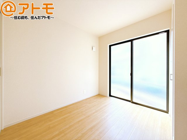 【子供部屋】 | 清水区折戸9期　新築戸建　2号棟 | 壁と床がシンプルな色合いだからこそ自分だけの空間を作れます♪お部屋作りのイメージは順調でしょうか♪