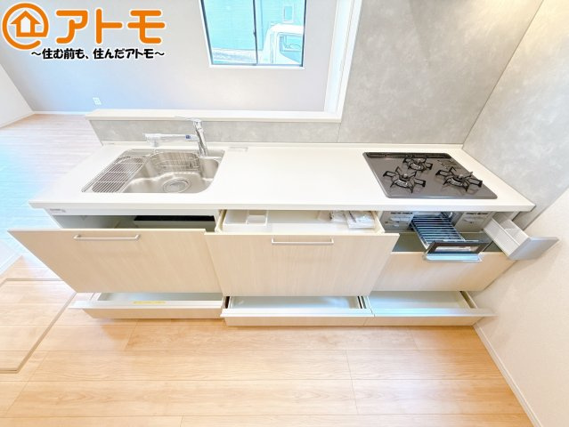 【キッチン】 | 清水区折戸9期　新築戸建　2号棟 | 対面式のキッチンはリビングを見渡すことができるので安心♪家族の会話も増えそうですね♪