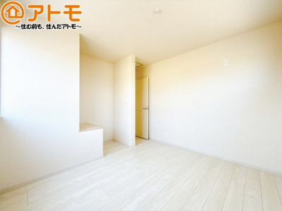 【寝室】 | 清水区折戸9期　新築戸建　1号棟 | 毎日すごす部屋の広さや陽当りも気になるポイントですね！現地で体感してみてください♪