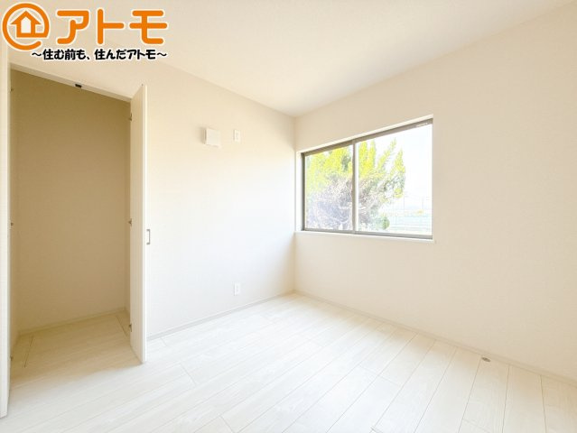 【子供部屋】 | 清水区折戸9期　新築戸建　1号棟 | 壁と床がシンプルな色合いだからこそ自分だけの空間を作れます♪お部屋作りのイメージは順調でしょうか♪