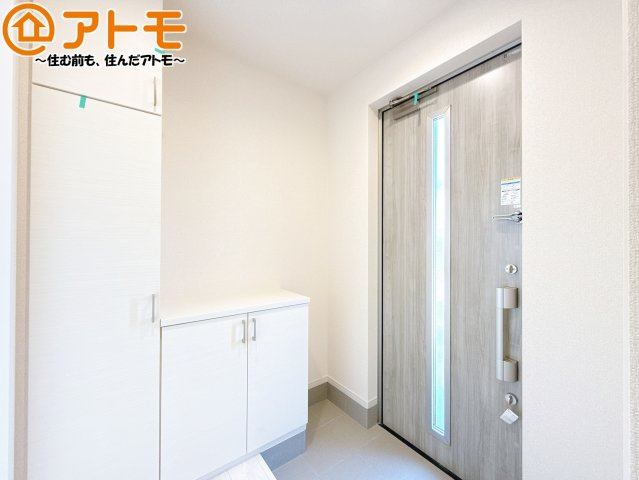 【玄関】 | 清水区折戸9期　新築戸建　1号棟 | 玄関は収納付きで使い勝手良好♪見た目もすっきり♪
