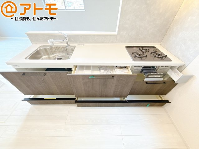 【キッチン】 | 清水区折戸9期　新築戸建　1号棟 | 大容量システムキッチン♪お料理スペースやシンク広々！毎日の家事をしっかりサポート♪