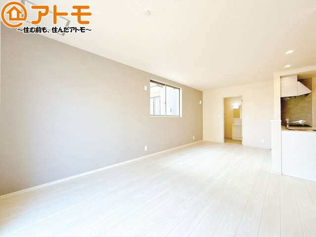 【居間・リビング】 | 清水区折戸9期　新築戸建　1号棟 | 日当たりのよいリビングは、一年を通してぽかぽかとしています。家族が自然と集まる空間になりそうですね♪