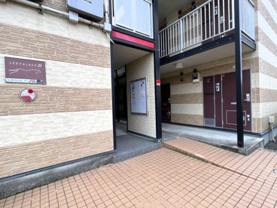 【エントランス】 | レオパレスブリュシェル荊本