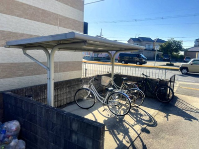 【その他共用部分】 | レオパレスブリュシェル荊本 | 屋根付き駐輪場