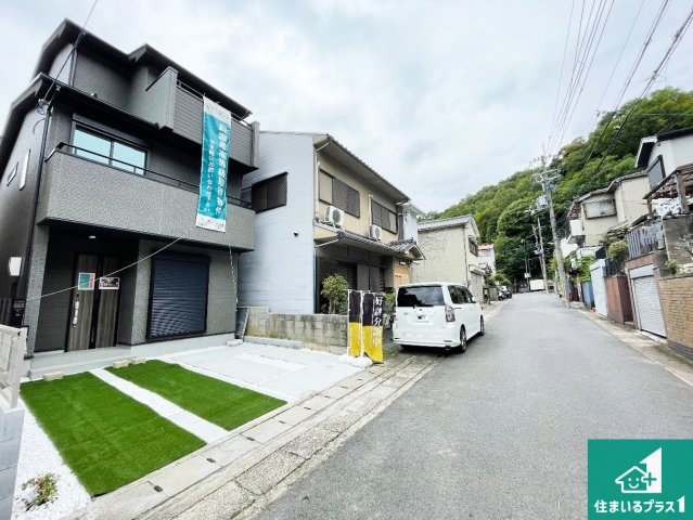 ★5(土)6(日)現地見学可能！★京都市山科区上花山桜谷　限定1邸の前面道路含む現地写真|周辺は閑静な住宅街！前面道路広々で車の出し入れも便利です。駐車が苦手な方でも安心して車庫入れできます！