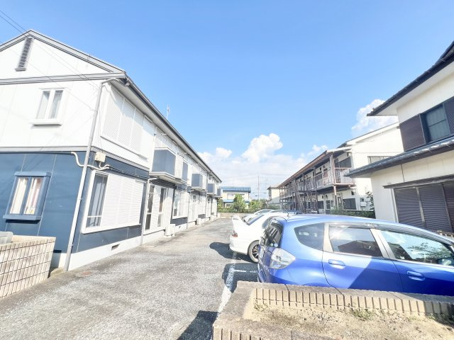 リヴェールすみれ台 Aの駐車場|駐車場があるので、車を買う予定の方も安心です