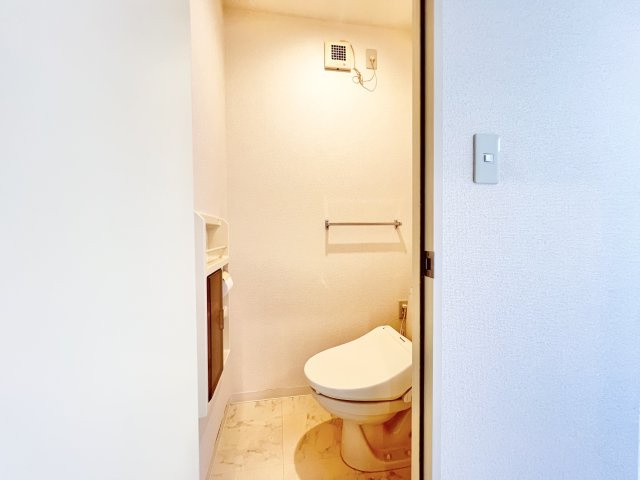 リヴェールすみれ台 Aのトイレ|落ち着いた色調のトイレです