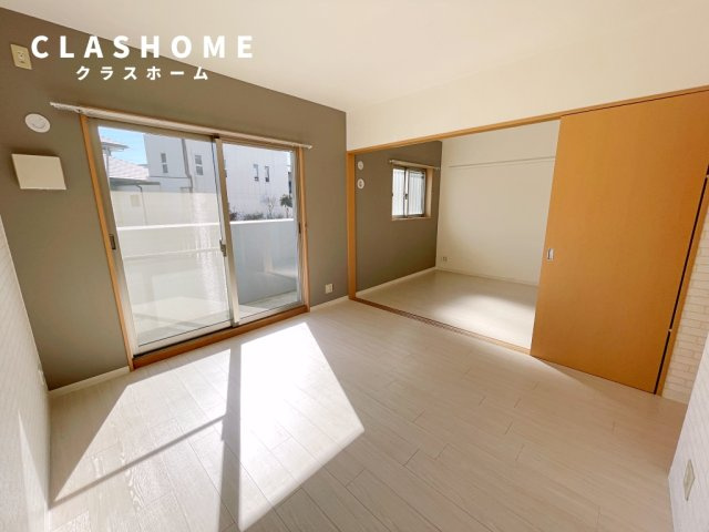 サニーハイツ　　　の居間・リビング|同物件の別部屋になります。