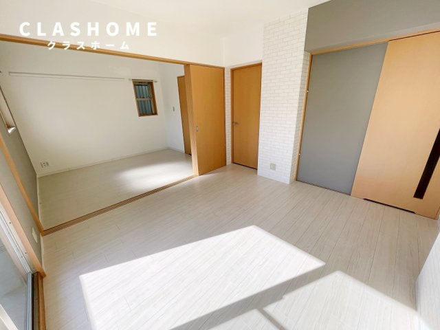 サニーハイツ　　　の居間・リビング|同物件の別部屋になります。
