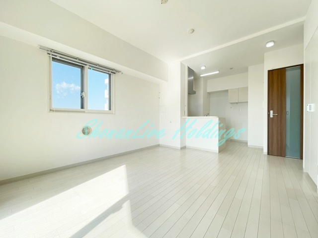 茅ヶ崎市幸町の賃貸マンションの居間・リビング