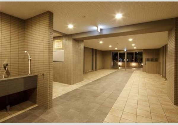 ハイウイング要のエントランス