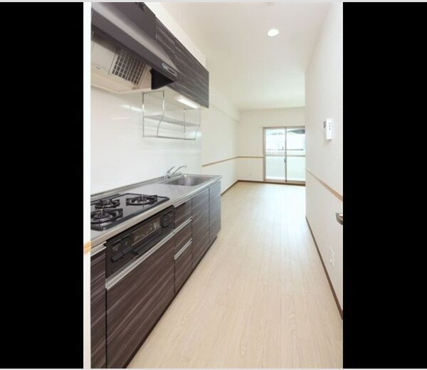 ハイウイング要のキッチン