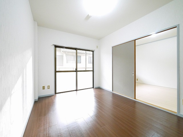 クリスタル21の内装|コンパクトで使いやすい洋室です