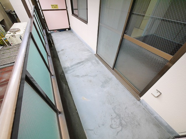 クリスタル21のバルコニー|お洗濯にも便利なバルコニー付き