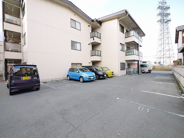 クリスタル21の駐車場|駐車場があるので、車を買う予定の方も安心です