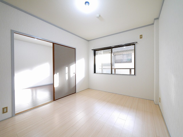 クリスタル21の洋室|ゆったりした洋室です