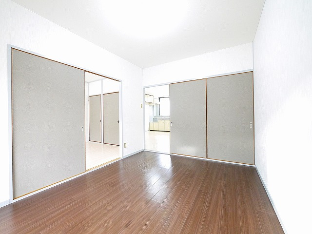 クリスタル21の洋室|落ち着いた色調の洋室です