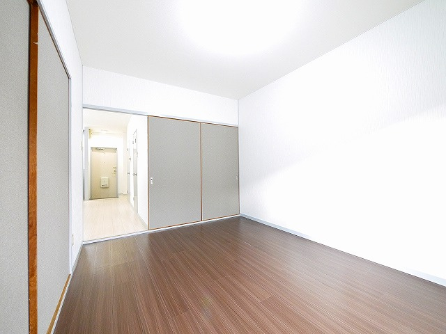 クリスタル21の洋室|明るい洋室です