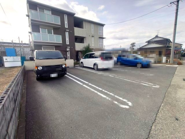 パーチェGINANⅡの駐車場