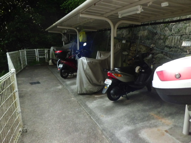 メゾンドカスカード六甲の駐車場