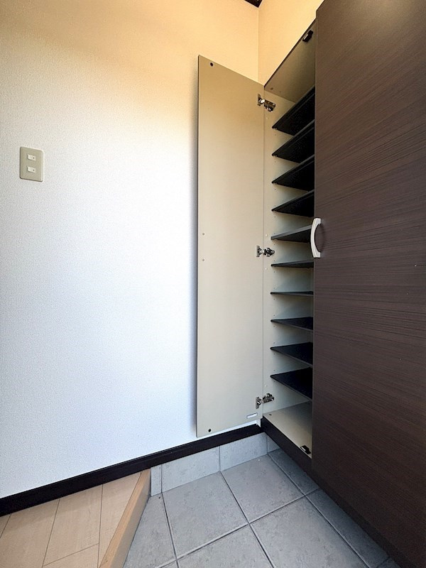 コンフォートⅠのロビー|靴収納もあります♪