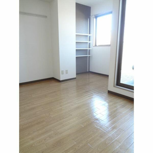 川崎市多摩区宿河原１丁目の賃貸マンションの居間・リビング|リビングです