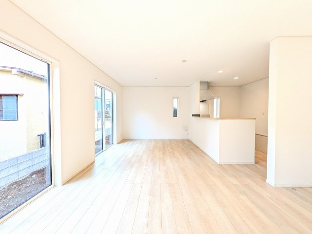八王子市　大楽寺町　新築一戸建て　３１期の居間・リビング|～18.7帖の明るいLDKで、家族団欒の時間をお過ごしいただけます～