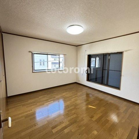 東香里新町戸建ての洋室