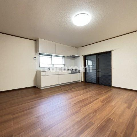 東香里新町戸建ての居間・リビング