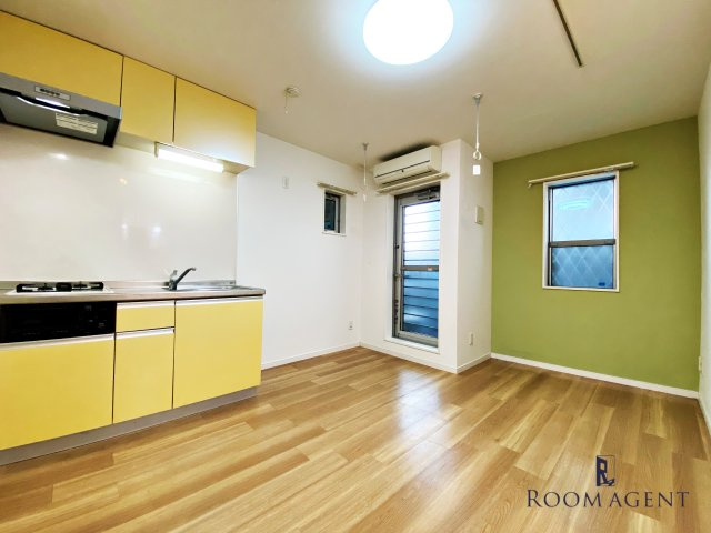 ディアマンテ八田の居間・リビング