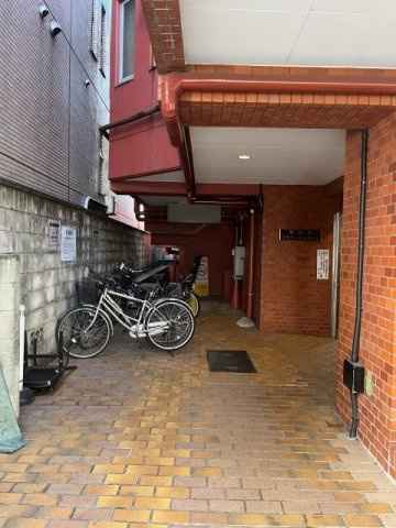 明大前フラワーハイホームのエントランス