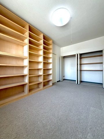 パシフィック西岡の洋室