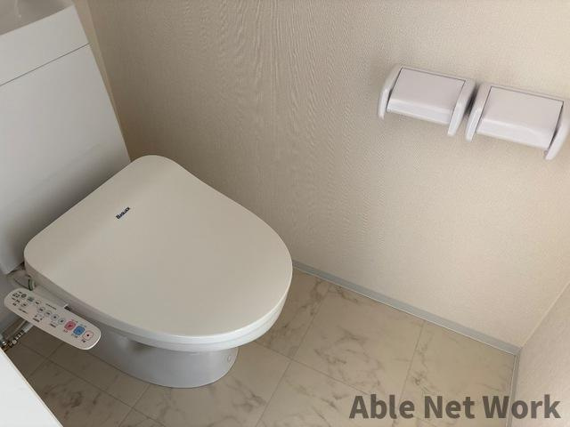 シェーンハイムAのトイレ|温水洗浄暖房便座付き