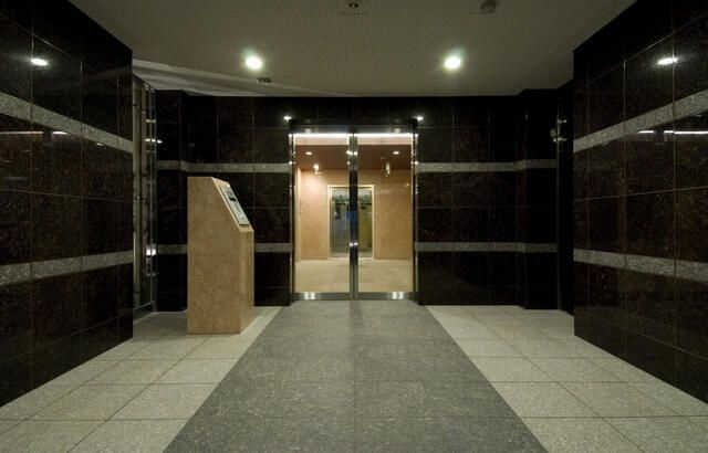 江東区古石場３丁目の賃貸マンションのエントランス