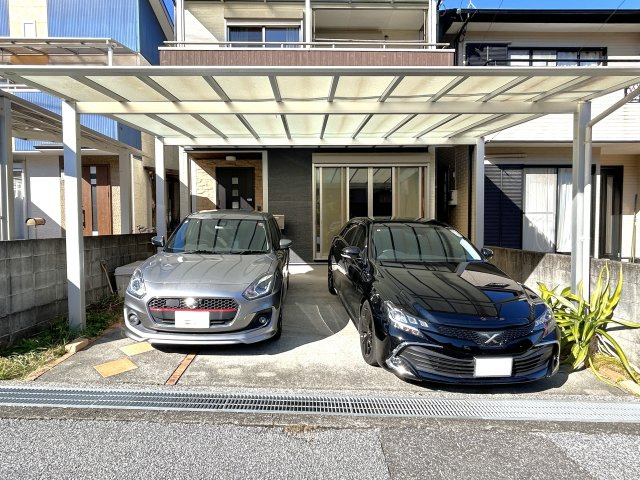 高知市大谷　中古一戸建ての駐車場|【リフォーム中】雨に濡れにくいカーポート付き駐車場